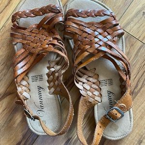 Brown huaraches